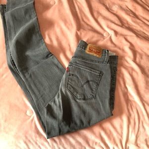 Gray Levi’s jeans